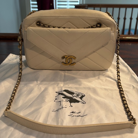 CHANEL Crossbody Caviar & Quilted Lambskin Leather Camera Case Cream - Picture 3 of 15